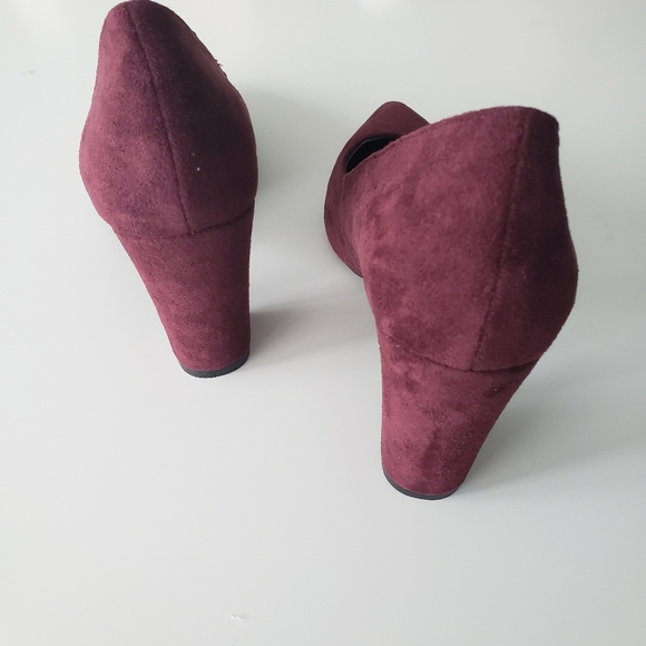 CRANBERRY FAUX SUEDE HEELS - Picture 3 of 6